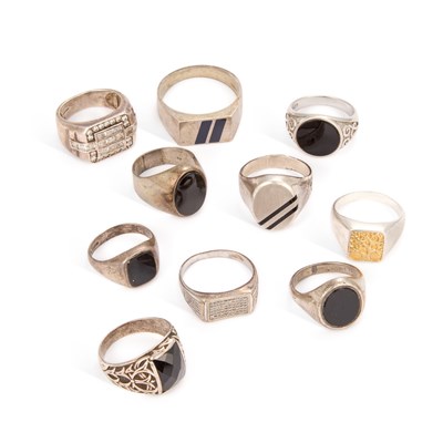 Lot 697 - A COLLECTION OF SILVER GENTS RINGS