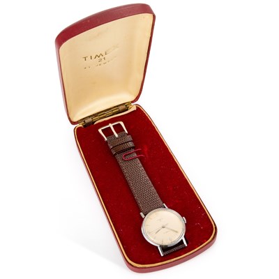 Lot 822 - A GENTS VINTAGE TIMEX STRAP WATCH