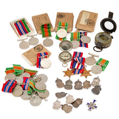 Lot 26 - A GROUP OF SECOND WORLD WAR MILITARIA