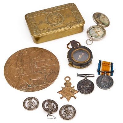Lot 37 - A GROUP OF FIRST WORLD WAR MILITARIA