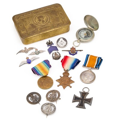 Lot 39 - A GROUP OF FIRST WORLD WAR MILITARIA