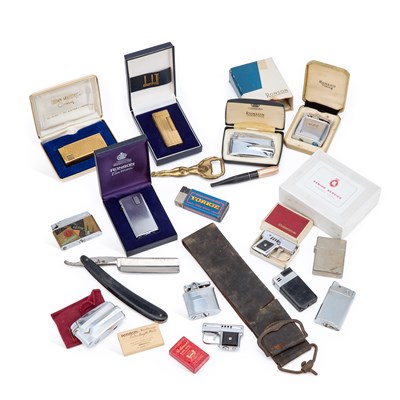 Lot 817 - A GROUP OF TOBACCIANA