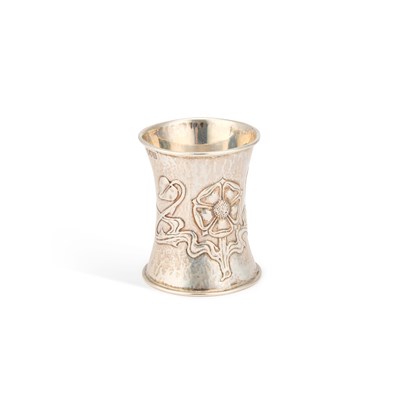 Lot 383 - OMAR RAMSDEN, AN ARTS AND CRAFTS SILVER NAPKIN RING