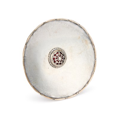 Lot 475 - OMAR RAMSDEN, AN ARTS AND CRAFTS SILVER AND ENAMEL DISH