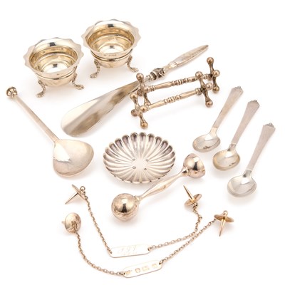 Lot 379 - A SMALL COLLECTION OF SILVER ITEMS
