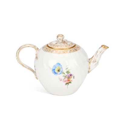 Lot 142 - A BERLIN PORCELAIN TEAPOT, 19TH CENTURY