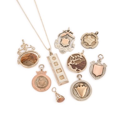 Lot 692 - A GROUP OF SILVER JEWELLERY