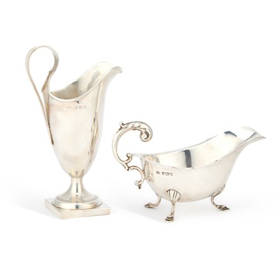 Lot 385 - A SILVER CREAM JUG AND CREAM BOAT, 20TH CENTURY