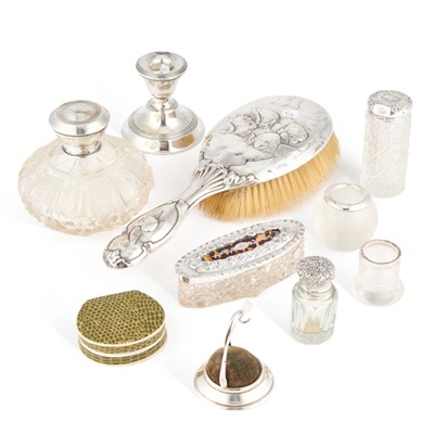 Lot 558 - A GROUP OF SILVER