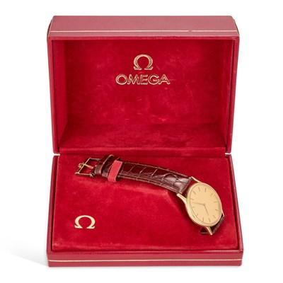 Lot 609 - A GENTS GOLD PLATED OMEGA QUARTZ STRAP WATCH