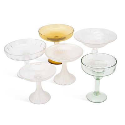 Lot 97 - A VICTORIAN ENGRAVED GLASS TAZZA