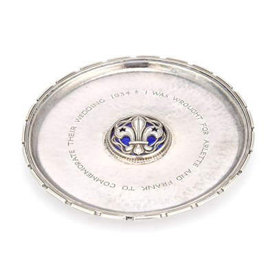 Lot 325 - AN ARTS AND CRAFTS SILVER AND ENAMEL DISH