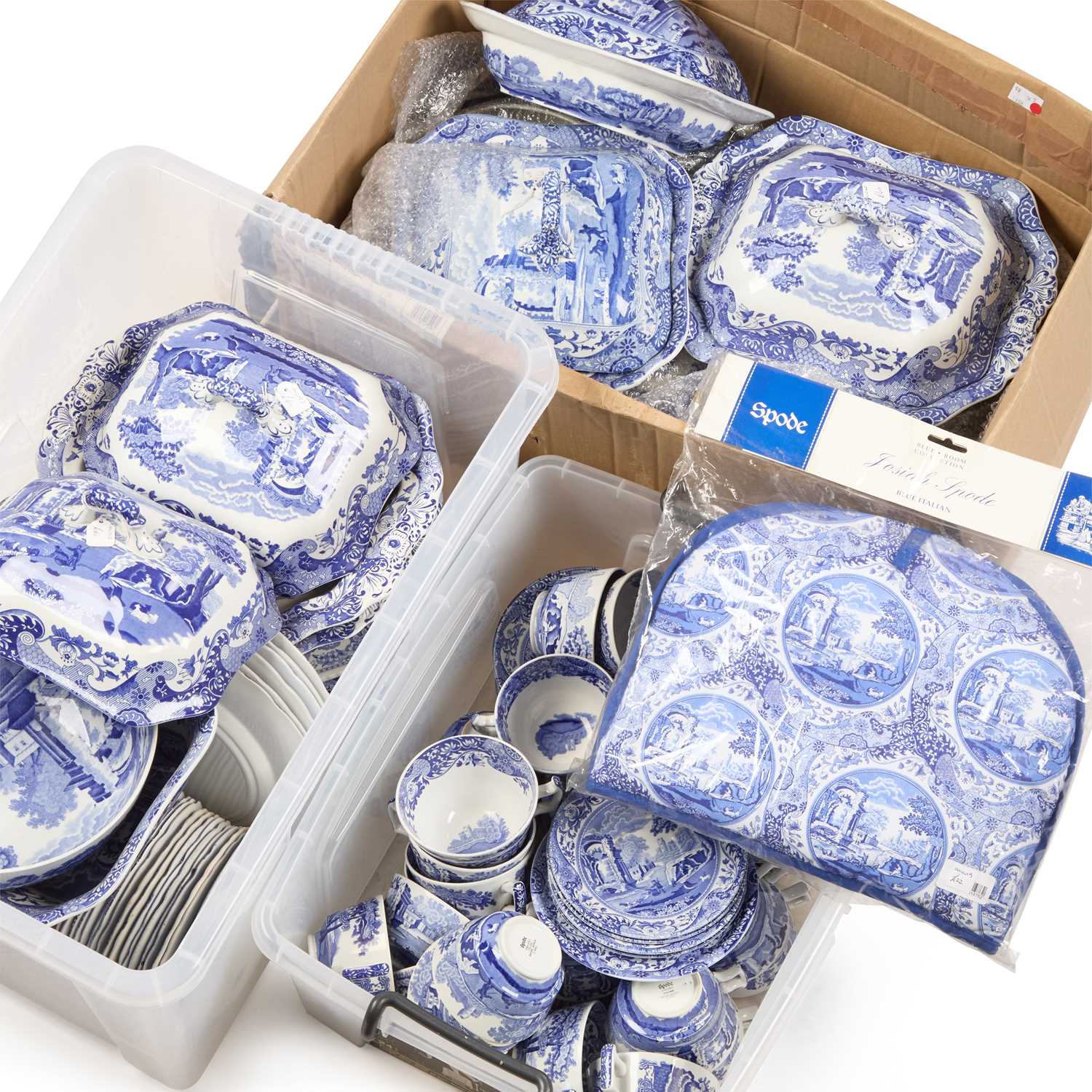 Lot 135 - A LARGE QUANTITY OF SPODE ITALIAN DINNER WARES