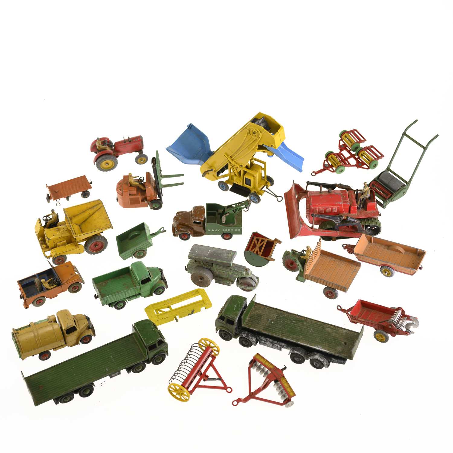 Lot 17 - A COLLECTION OF DINKY DIECAST MODELS