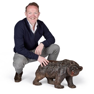 Lot 1084 - A LARGE 19TH CENTURY BLACK FOREST BEAR BOX