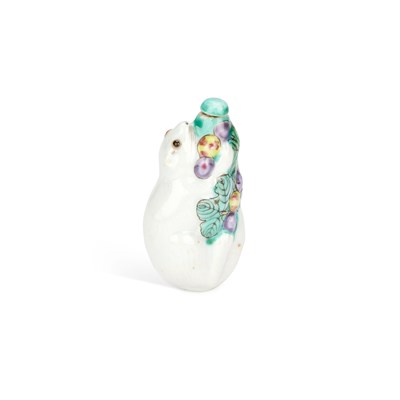 Lot 688 - A CHINESE PORCELAIN SNUFF BOTTLE