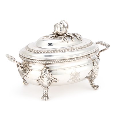 Lot 470 - A GEORGE III SILVER SOUP TUREEN AND COVER
