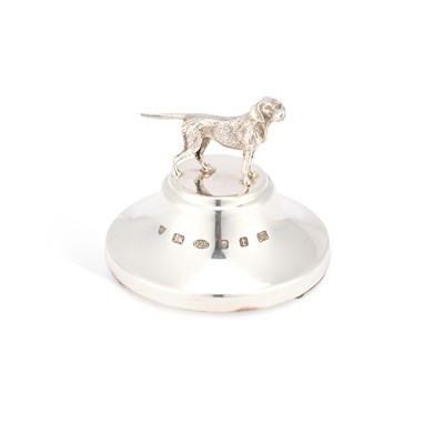 Lot 337 - AN ELIZABETH II SILVER NOVELTY HOUND PAPERWEIGHT