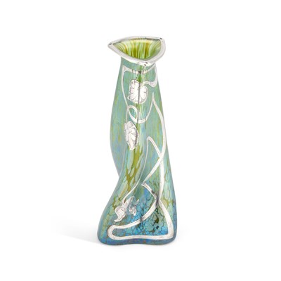 Lot 85 - A LOETZ ART NOUVEAU IRIDESCENT GLASS VASE