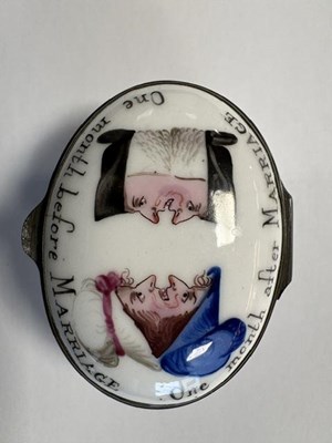 Lot 769 - A BILSTON ENAMEL PATCH BOX, C.1790