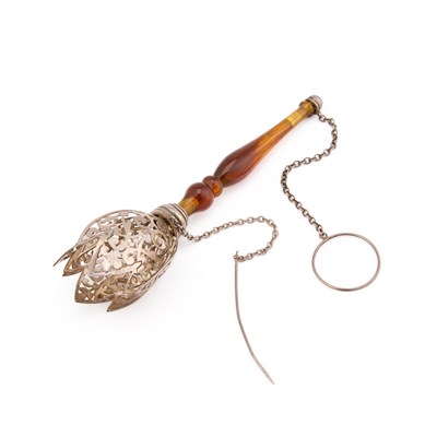 Lot 792 - A SILVER AND AMBER POSY HOLDER, 19TH CENTURY