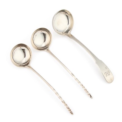 Lot 407 - DUNDEE: A SCOTTISH PROVINCIAL SILVER TODDY LADLE