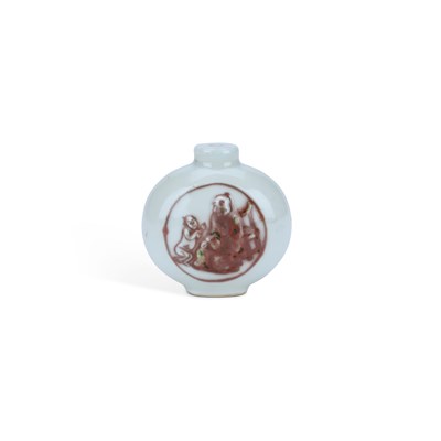 Lot 505 - A CHINESE PORCELAIN SNUFF BOTTLE