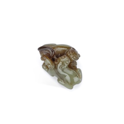 Lot 559 - A CHINESE JADE CARVING OF CHILONG