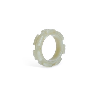 Lot 531 - A CHINESE JADE RING
