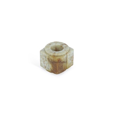 Lot 526 - A CHINESE JADE ARCHER’S RING