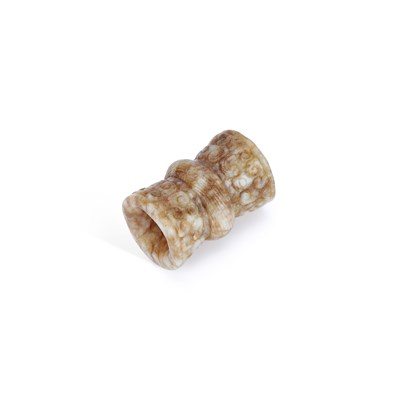Lot 542 - A CHINESE JADE PENDANT