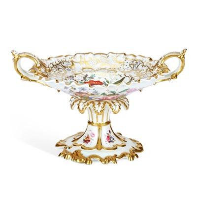 Lot 220 - A CHAMBERLAINS WORCESTER PORCELAIN COMPORT