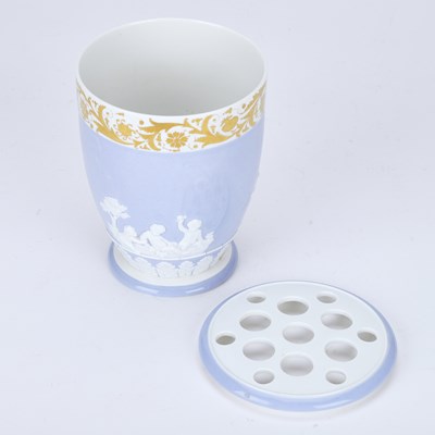 Lot 93 - A SPODE PORCELAIN BOUGH POT AND COVER