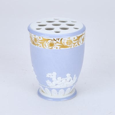 Lot 93 - A SPODE PORCELAIN BOUGH POT AND COVER
