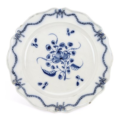 Lot 170 - AN ENGLISH PEARLWARE PLATE