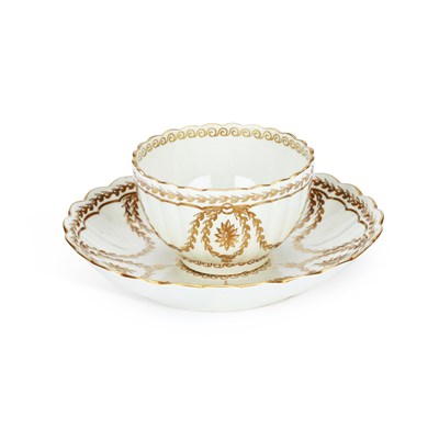 Lot 126 - A WORCESTER PORCELAIN TEA BOWL AND SAUCER
