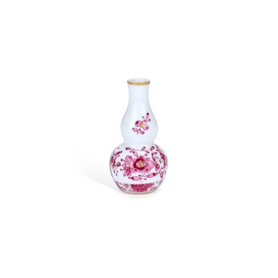 Lot 175 - A MEISSEN PORCELAIN MINIATURE VASE