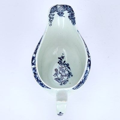 Lot 126 - A LOWESTOFT PORCELAIN SAUCEBOAT