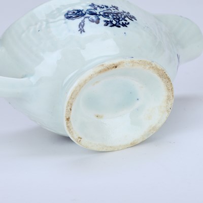 Lot 126 - A LOWESTOFT PORCELAIN SAUCEBOAT