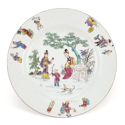 Lot 113 - A BOW PORCELAIN DISH