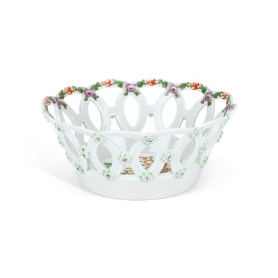 Lot 228 - A WORCESTER PORCELAIN BASKET