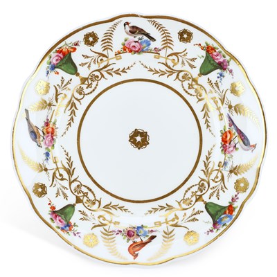 Lot 124 - A NANTGARW PORCELAIN DISH