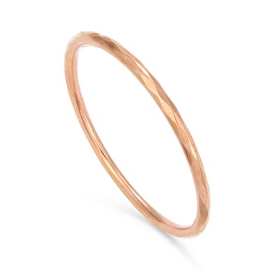 Lot 915 - A GEORGE V 9CT ROSE GOLD BANGLE