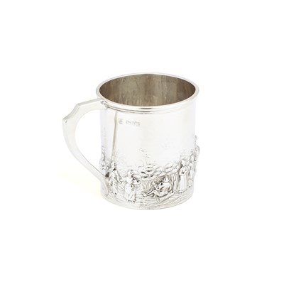 Lot 523 - AN EDWARDIAN SILVER MUG
