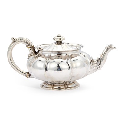 Lot 593 - A WILLIAM IV SILVER TEAPOT
