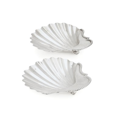 Lot 661 - A PAIR OF GEORGE III SILVER SHELL BUTTER DISHES