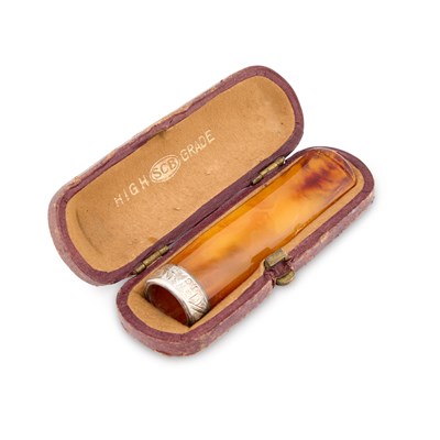 Lot 513 - AN EDWARDIAN SILVER-MOUNTED CHEROOT HOLDER