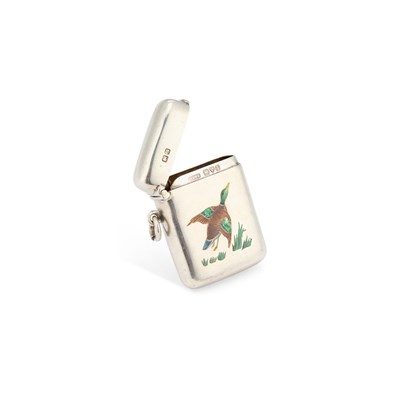 Lot 516 - AN EDWARDIAN SILVER AND ENAMEL VESTA CASE