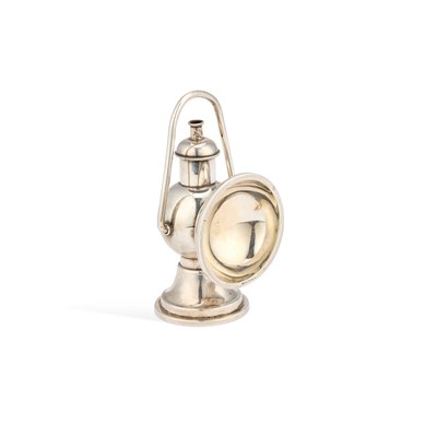 Lot 526 - AN EDWARDIAN SILVER NOVELTY TABLE LIGHTER