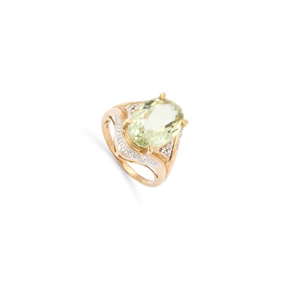 Lot 850 - A 9CT YELLOW GOLD PRAISOLITE AND DIAMOND DRESS RING